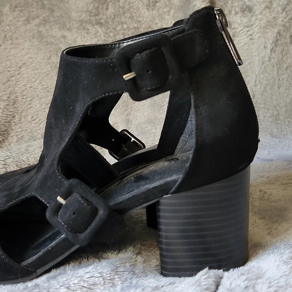 Indigo Road Black Suede Open Toe Sandals - Picture 6 of 12